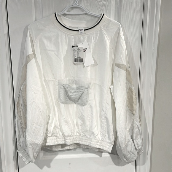 COPY - Classics Women’s Size S Twin Vector Crew White Sweatshirt - Picture 7 of 8
